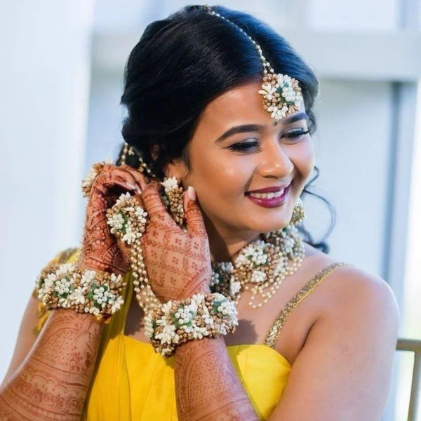 White And Golden Necklace