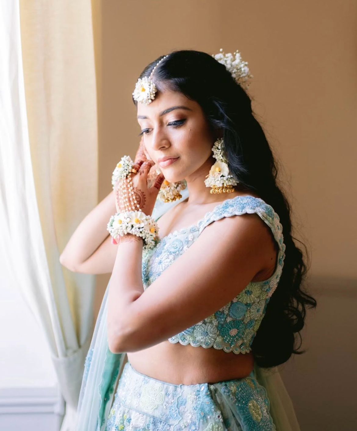 White & Yellow Floral Necklace Set 🌼✨