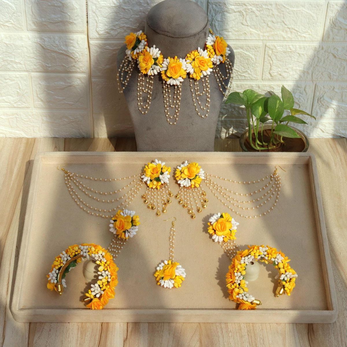 Yellow  Flower Necklace Set